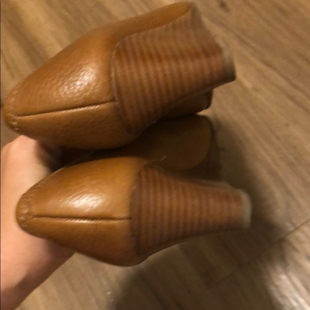 Shoe - Picture 5 of 6